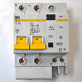 Выключатель автоматический диф. тока 32А 30mА тип АС АД-12 ИЭК 