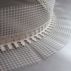 Угол ПВХ перфорированный арочный 23х23мм 2,5м с белой сеткой 10х15